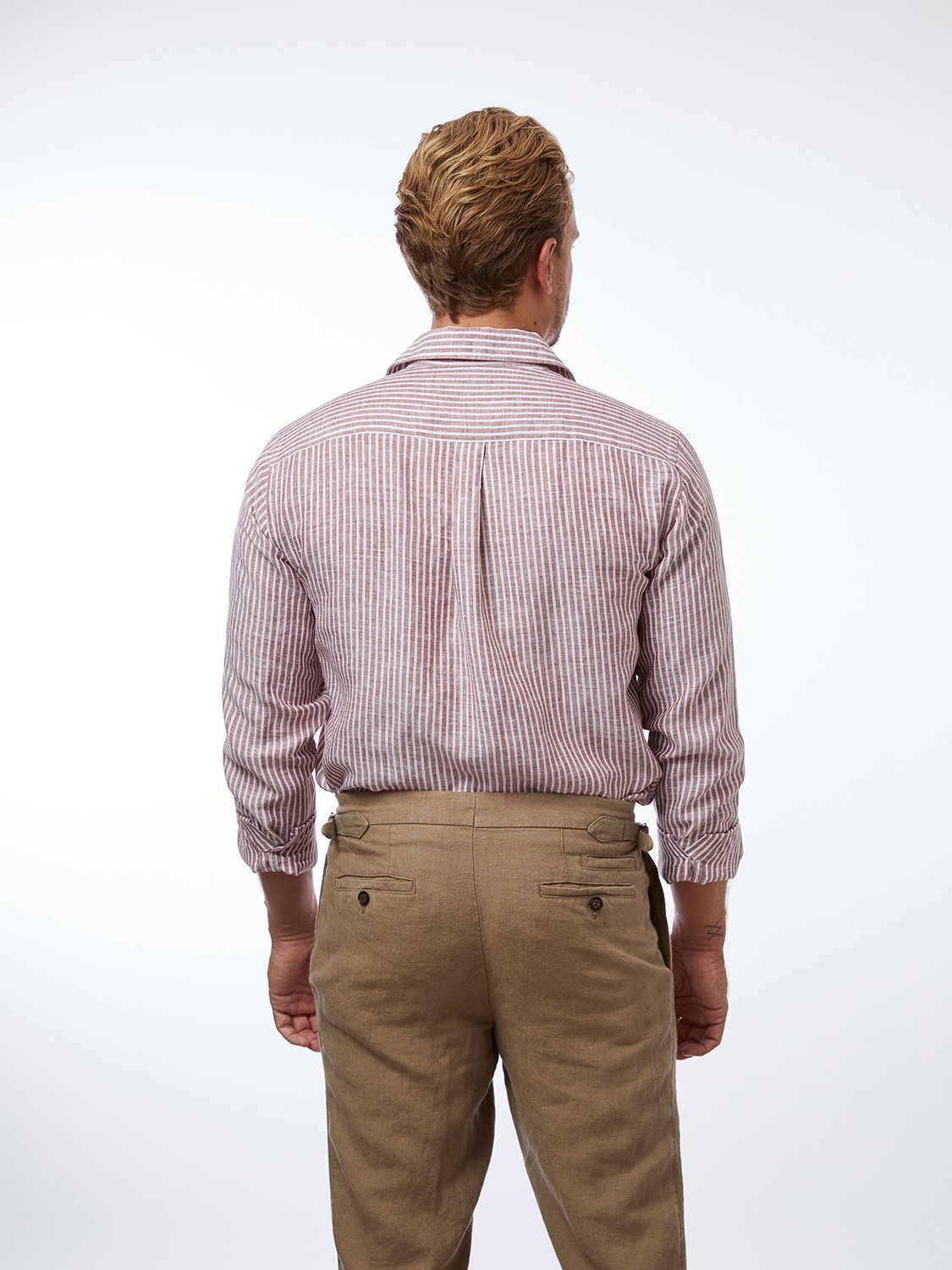 carpasus sustainable organic linen shirt stripes rust white. Nachhaltiges Carpasus Hemd aus Bio Leinen mit Streifen Rost Weiss