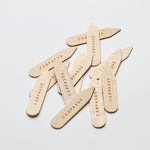 carpasus collar stays made of certified maple wood. Carpasus Kragenstaebchen aus zertifiziertem Ahorn Holz
