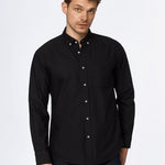 carpasus sustainable organic cotton oxford shirt black. Nachhaltiges Carpasus Oxford Hemd aus Bio Baumwolle in Schwarz